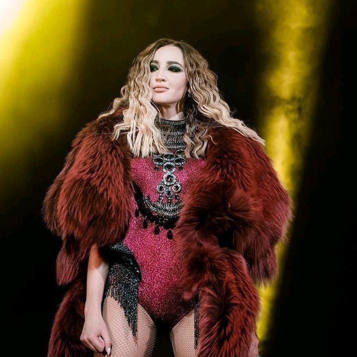 Бузова фото со львом оригинальный звук created by buzova.official Popular songs on TikTok