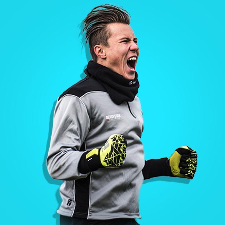 modern-goalkeeping-is-wearing-the-pink-adidas-predator-pro-gloves