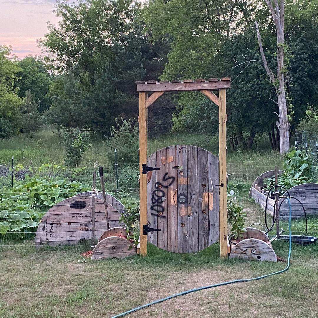 Play Me A Hank Song Created By Tyler Childers Popular Songs On Tiktok Repetition on the radio 0. tiktok