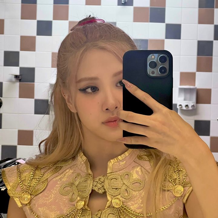 ROSÉ @roses_are_rosie