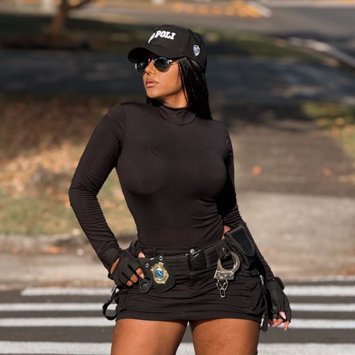 LA POLI👮🏽 @womanpolix