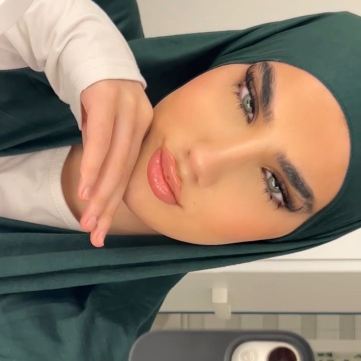 𝙼𝚊𝚍𝚒𝚗𝚊ᥫ᭡ @itsmadina5