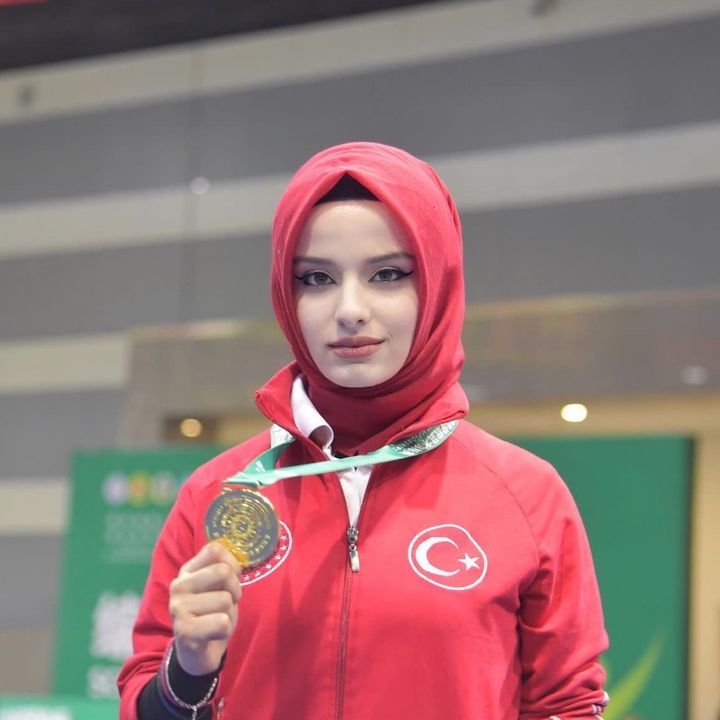 Zeynep Akyüz🇹🇷🇵🇸 @zeynepaakyuz