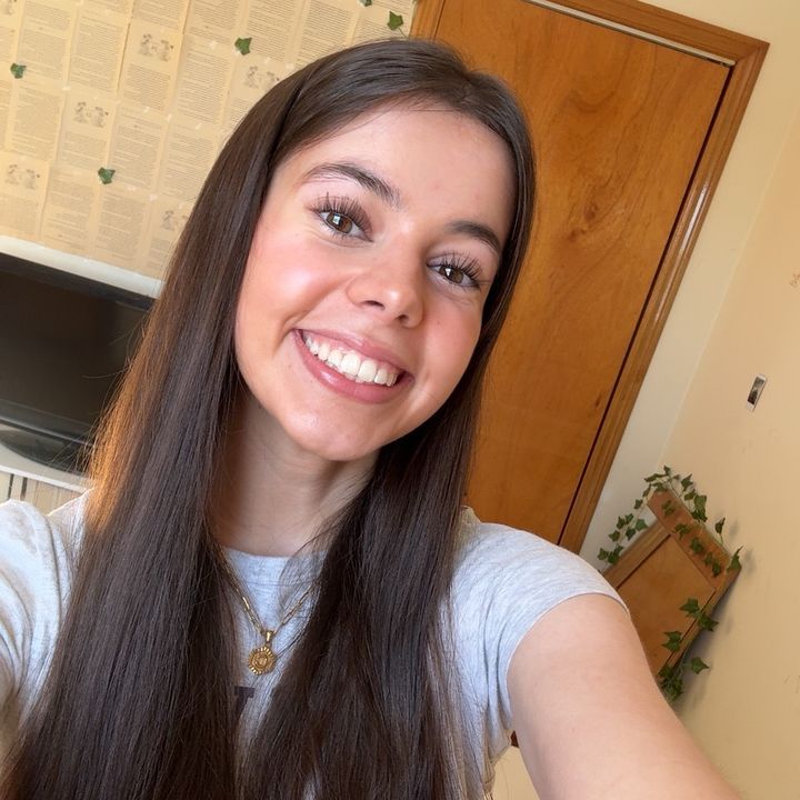 Cassie @cassiesbooktok