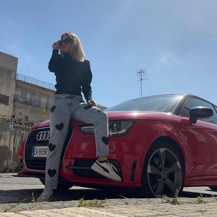 La ragazza con l’Audi rossa 🪬 @valentinacostanzo98