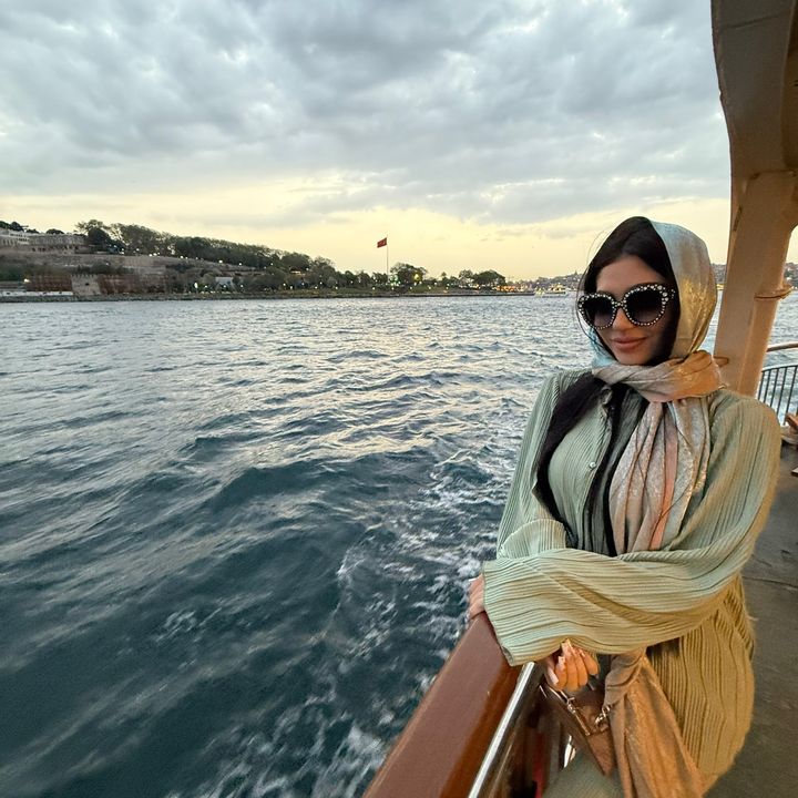 iasmina_antonia_official @iasmina_ant19