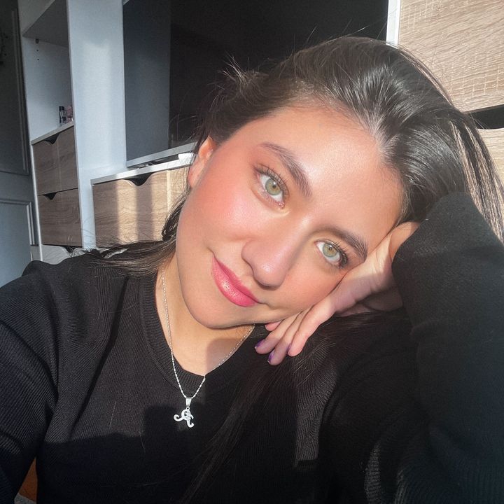 Renatta Gutierrez 🦦🌟 @renattagutierrez