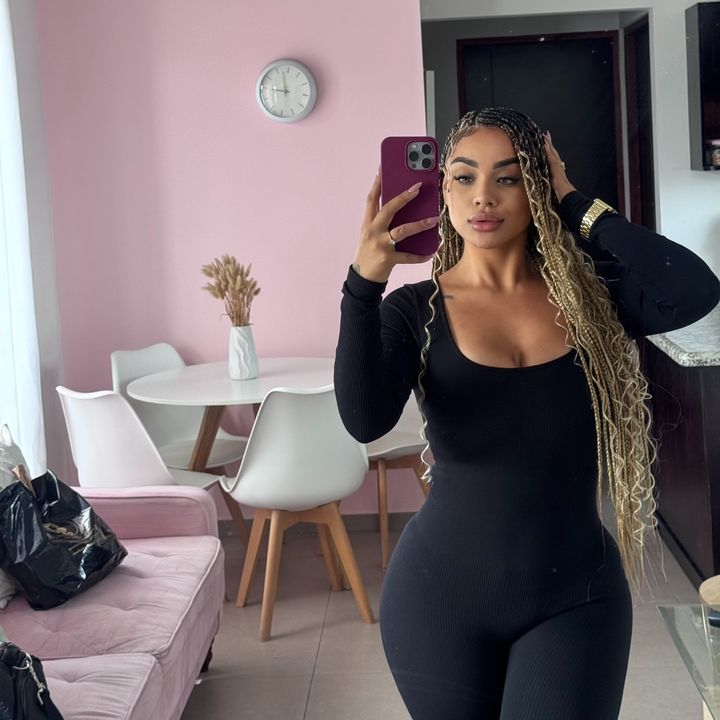Tatiqueenoficial 🦋 @tatiqueenoficial