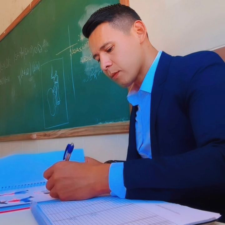 El profe 👨‍🏫 J.Cris @jordy.cris